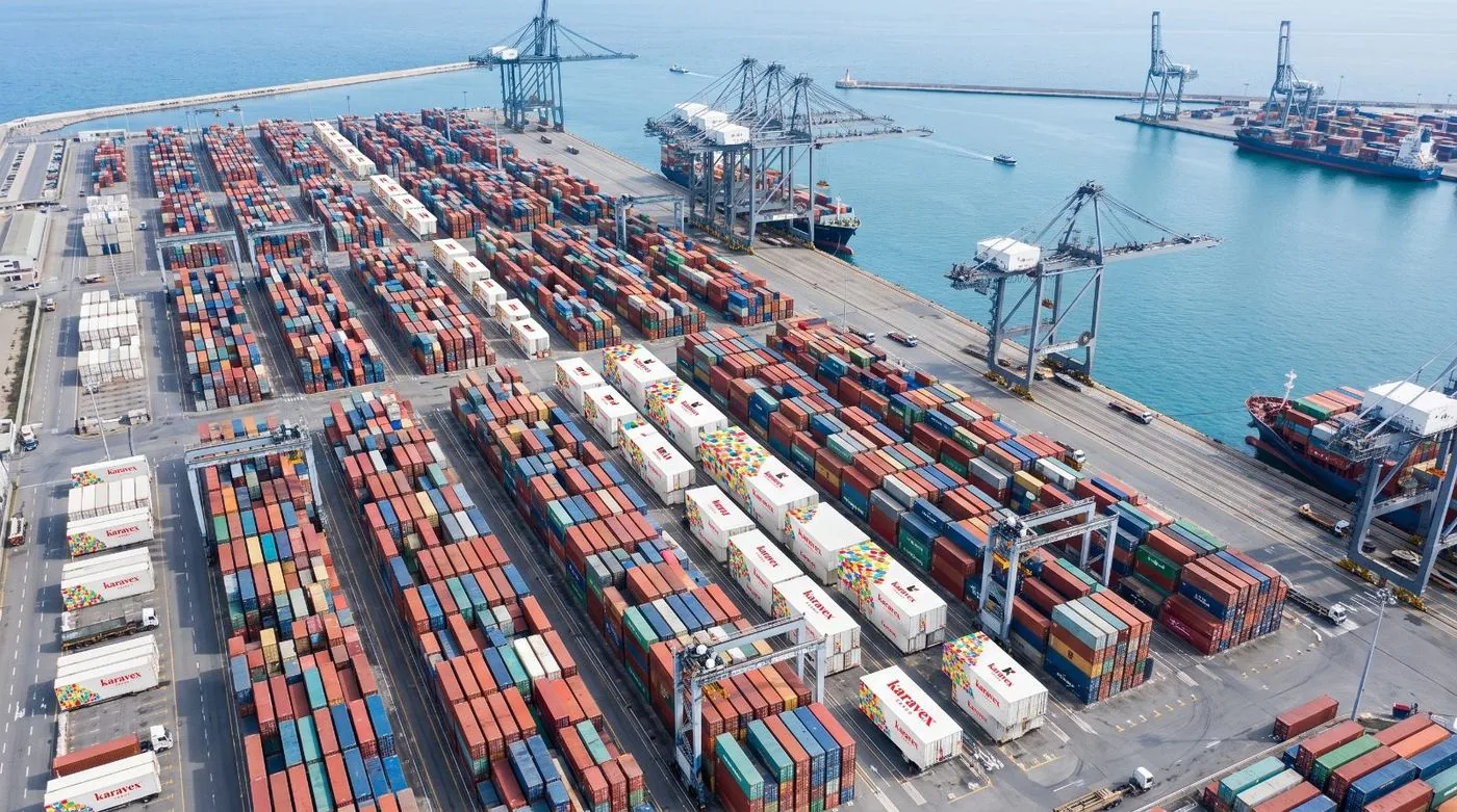 Container terminal with Karavex containers