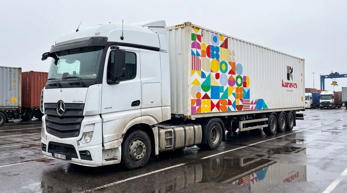 Truck carrying a Karavex container